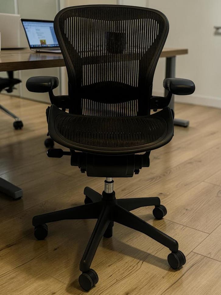Zwarte Refurbished Herman Miller Aeron - Uitstekende staat, Huis en Inrichting, Bureaustoelen, Bureaustoel, Zwart, Zo goed als nieuw