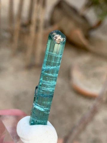 Uitzonderlijk lagoonblauw toermalijnkristal – Paprok,