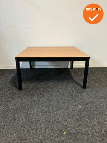 Ahrend Salontafel - 80x80x40 - Zwart onderstel -beuken blad, Vergader- of Presentatieruimte, Ophalen of Verzenden, Gebruikt, Tafel