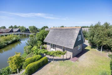 Luxe BeachVilla aan IJsselmeer in resort aan strand, natuur, Huisdier toegestaan, Aan zee, Recreatiepark, Friesland