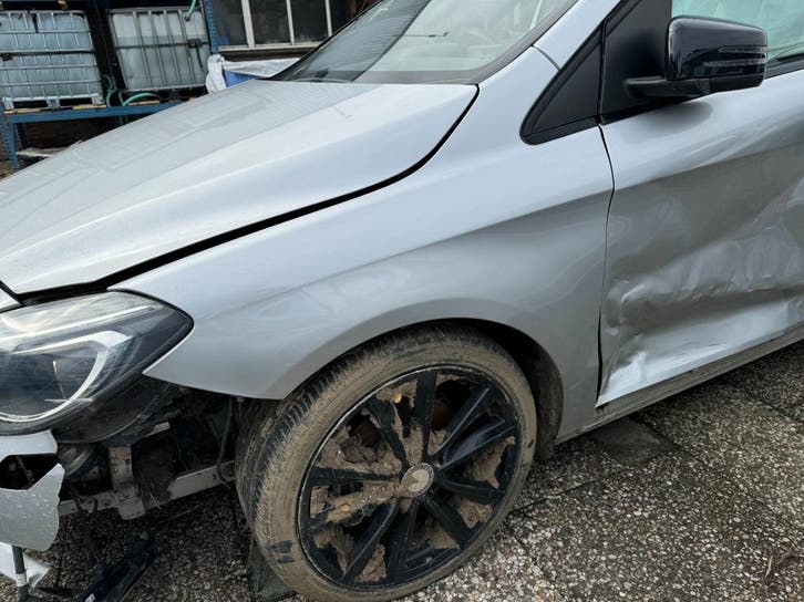 Spatbord links Mercedes B-klasse w246 Zilver, Auto-onderdelen, Carrosserie en Plaatwerk, Gebruikt, 3 maanden garantie, Mercedes-Benz