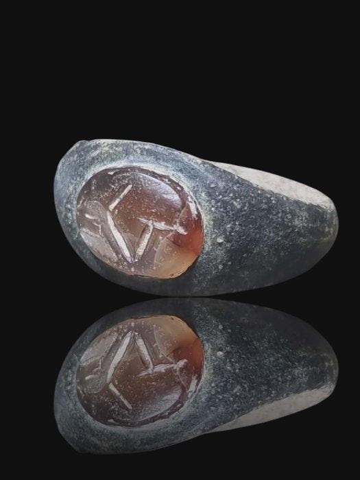 Oud-Romeins Brons, Stunning Red Carnelian Stone Mythcal, Antiek en Kunst, Antiek | Overige Antiek