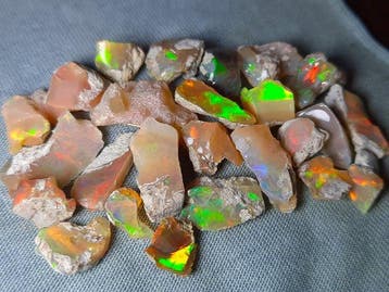 40,8 ct - Topkleuren - Natuurlijke Donkere Opalen Ruw- 8.16, Verzamelen