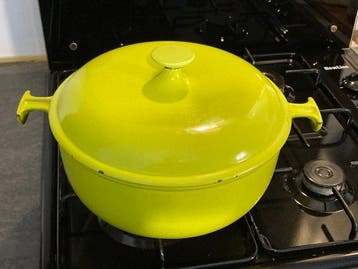 Le Creuset - Enzo Mari - Braadpan - de mama nr. 26 - bron,