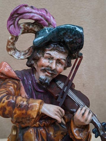 sculptuur, Seated Violinist Capodimonte - 21 cm - Porselein