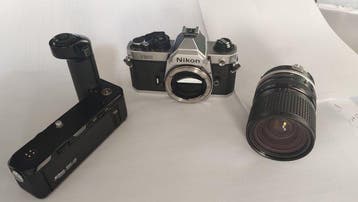 Nikon FM2 +Nikkor 28-85mm + Nikon MD-12 Analoge camera, Nieuw