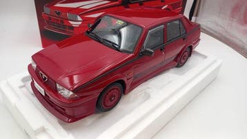 Laudoracing 1:12 - Modelauto - Alfa Romeo 75 1.8i Turbo, Nieuw