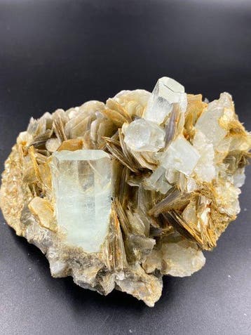Aquamarijn op muscoviet-matrix – Natuurlijk mineraalmonster