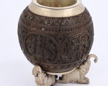 P. Orr & Sons (Madras ca. 1890) - Kokosnoothouder - Pot -, Antiek en Kunst