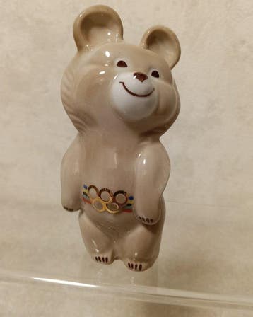 Dovbysh Porcelain Factory. Beeldje Olympisch Beer. Olympiade, Nieuw