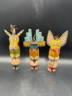 3 poppen in de Hopi-kachina-stijl - V.S. (Zonder, Antiek en Kunst
