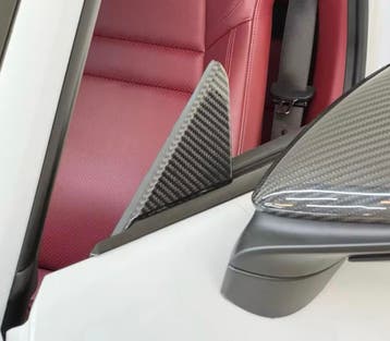 Dit betreft een Porsche 992.1 / 992.2 carbon driehoek, Verzenden