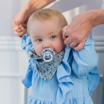 BIBS x Liberty Bandana slab - Chamomile Lawn Baby Blue, Ophalen of Verzenden, Nieuw, Overige typen