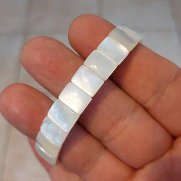 Zonder voorbehoud. Witte parelmoer uit Oceanië. Een armband