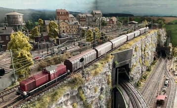 Piko, Roco, Tillig, PSK TT - Modeltrein goederenwagonset (8), Hobby en Vrije tijd, Modeltreinen | H0, Nieuw