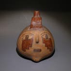 Nazca, Peru, Terracotta, Aardewerk Stirrup Vessel Jar. 9,5