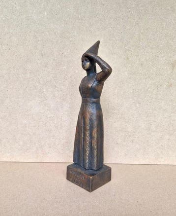 Pier. A. de Groot - Beeld, Vrouwtje van Stavoren - 24.5 cm -