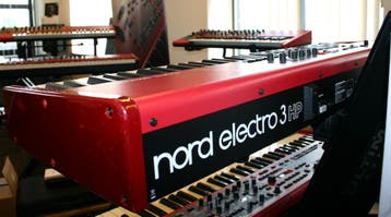 Nord Electro 3 HP met gewogen (piano) toetsen perfecte staat, Ophalen of Verzenden, Zo goed als nieuw