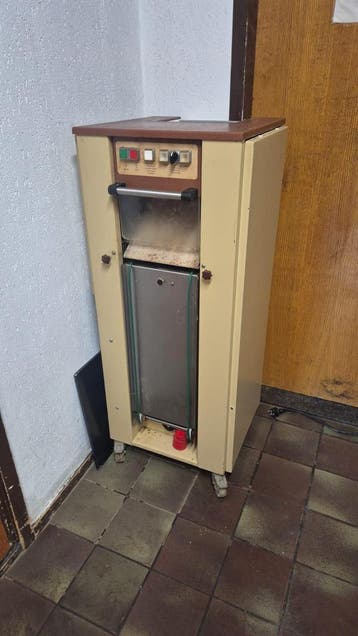 Koekjesvormmachine Kalmeijer in veiling, Gebruikt, Bakkerij en Slagerij