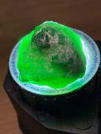 Smaragd Ruw. 14,50 ct. Topgroene grote smaragdkristal. %100, Verzamelen, Mineralen en Fossielen