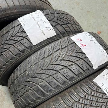2 x Maxxis 175-60-15 7AWinterbanden 7,5mm, Gebruikt, 15 inch, 175 mm, Band(en)