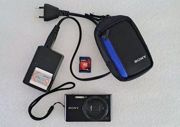 Sony Cybershot DSC-W830 (black) + Sony accu + Sony charger +, Nieuw