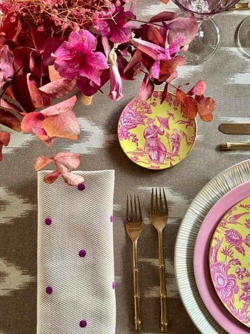 Tafelkleed met een ikat-stijl patroon voor grote tafels. -